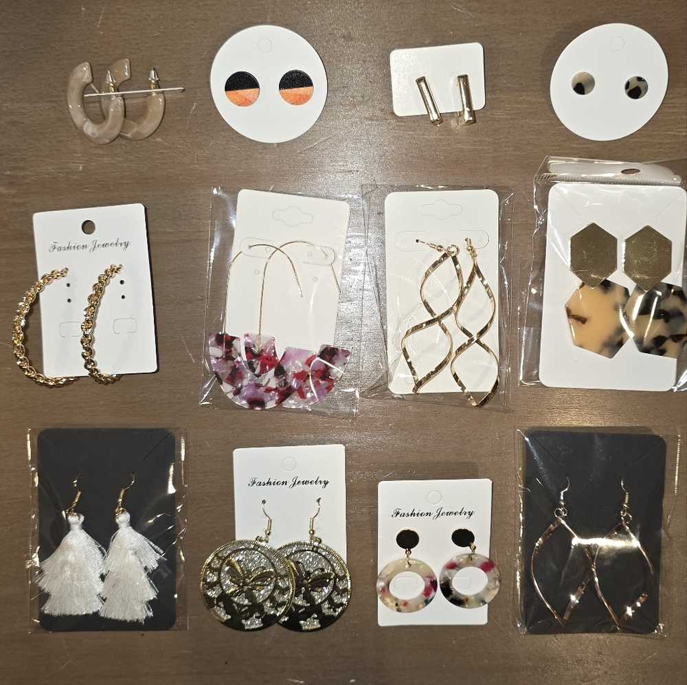 Mystery Earring Bundle! The More You Bid, The More You Get! - Picture 10 of 17
